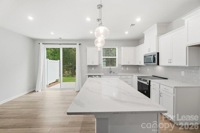 Building Photo - 14862 Tamarack Drive