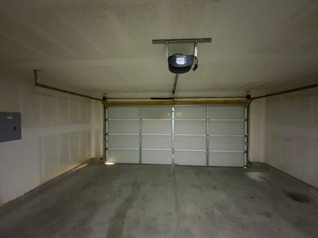 Building Photo - 3 Bedroom Single Story Home Near Unser Blv...