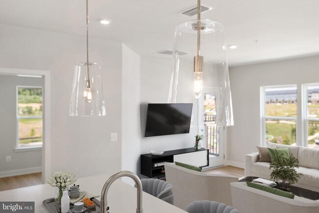 Building Photo - 1611 POTOMAC SHORES Pky