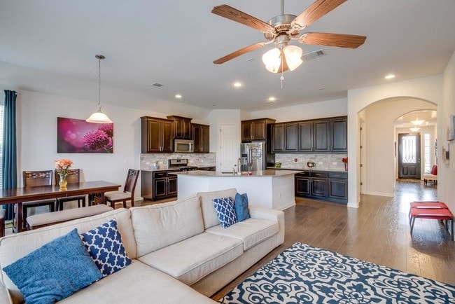 Building Photo - 103 Farola Cove