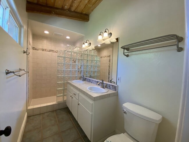 Building Photo - Great 3-Bedroom Home – Peaceful Country Living Just 8 Minutes from Hwy 78!