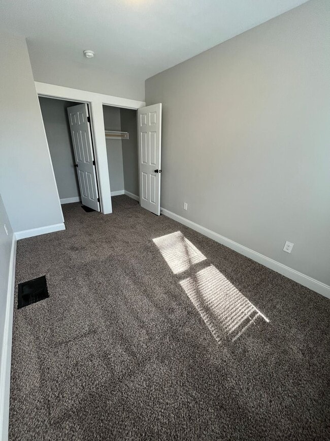Building Photo - Recently renovated 2 bedroom 1.5 bathroom ...