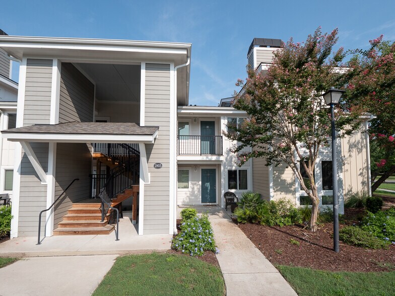 Building Photo - 265 Alexandra Dr