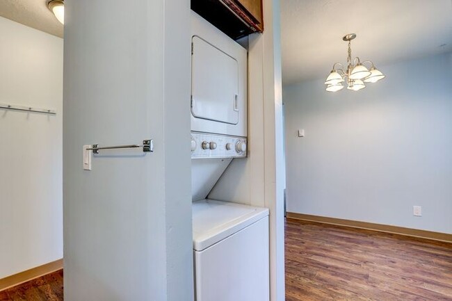 Building Photo - 2 bedroom with washer and dryer!! Pets OK!...