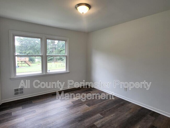 Building Photo - 6370 Ashdale Dr
