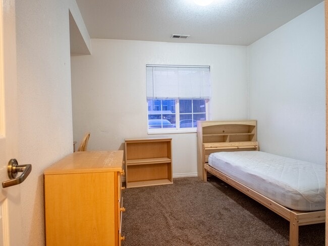 Building Photo - 108 W 1230 N St