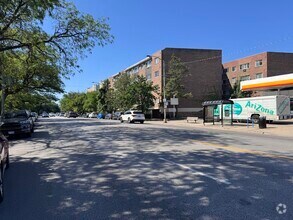 Building Photo - 7120 N Sheridan Rd