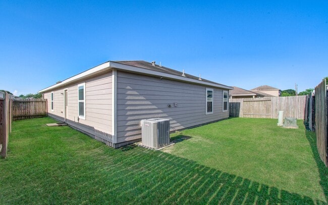 Building Photo - 5008 Sycamore Ln