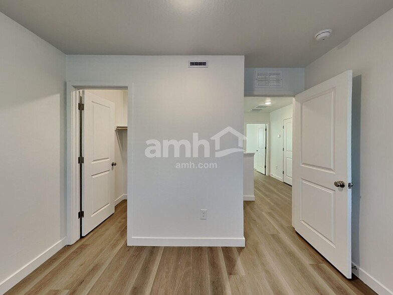 Building Photo - 6971 N 125th Dr