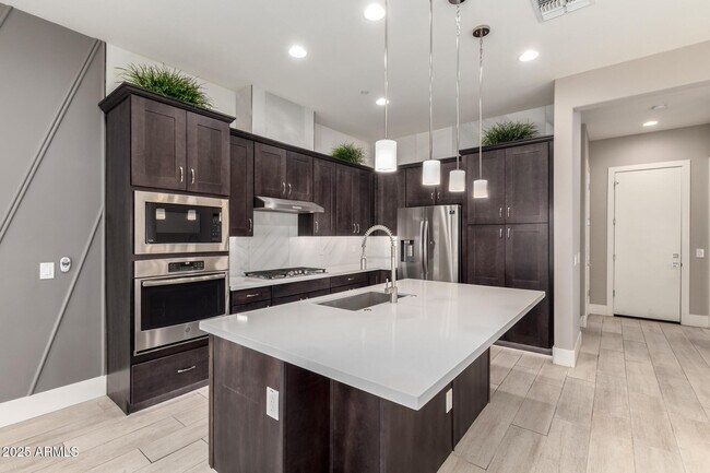 Building Photo - 7500 E Via De Luna Dr