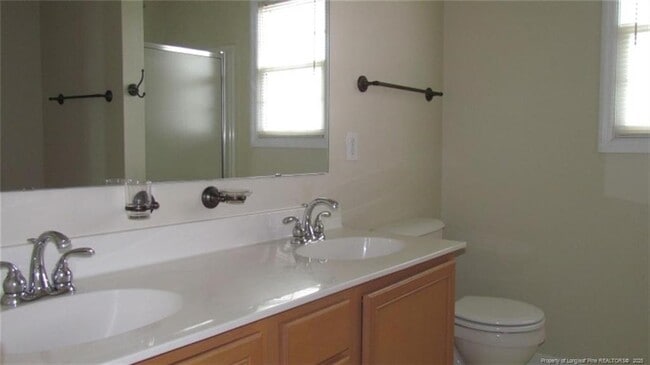 Building Photo - 2442 Larwood Dr