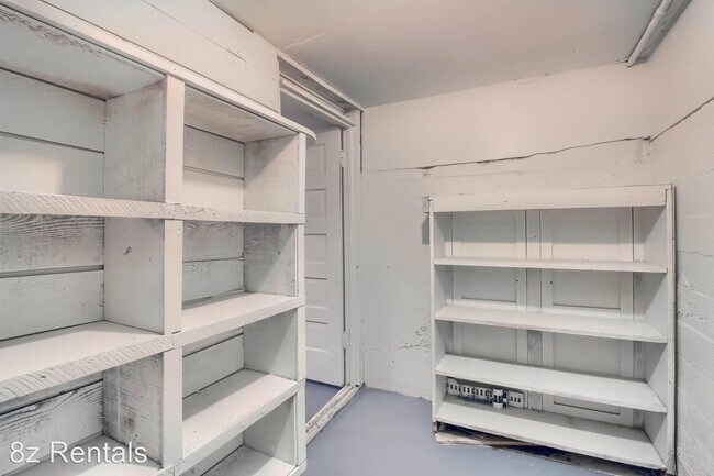 Building Photo - 3 br, 1 bath House - 3935 S Bannock St