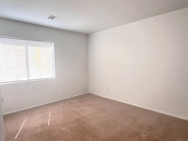 Building Photo - 4451 Sparkle Crest Ave