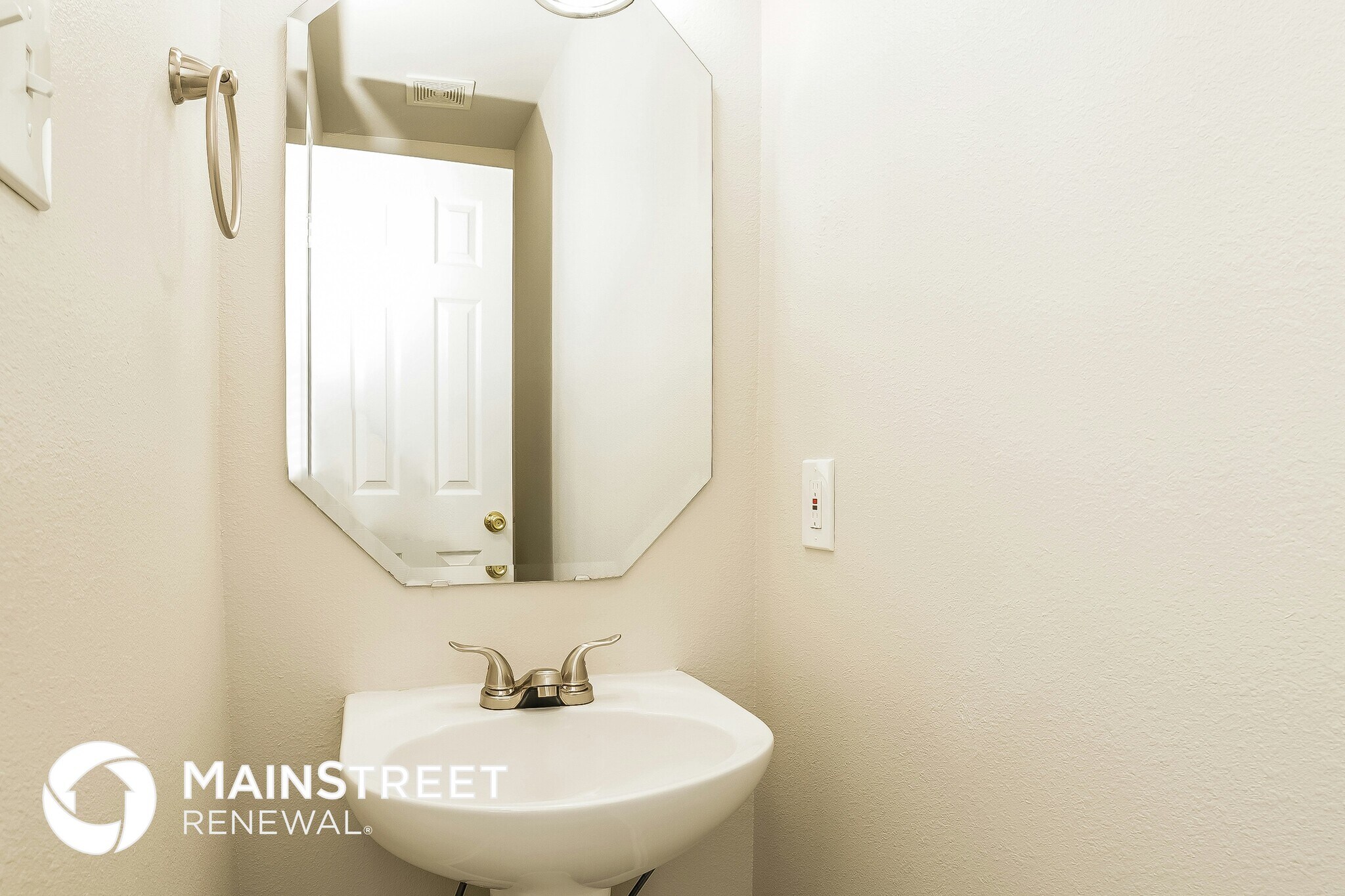 Building Photo - 748 Runningbrook Ln