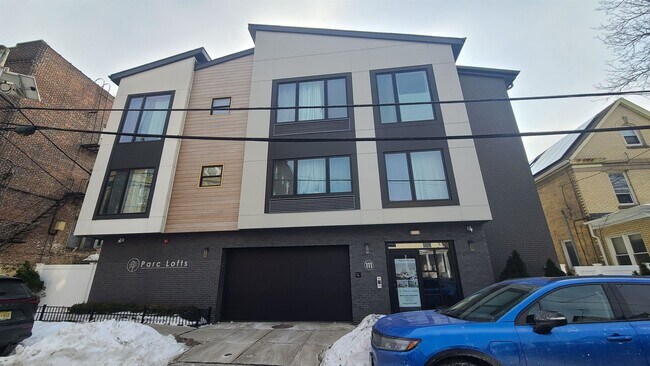 Building Photo - 111 75th St