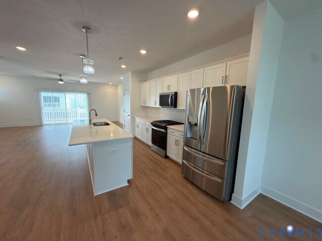 Building Photo - 15363 Sunray Aly