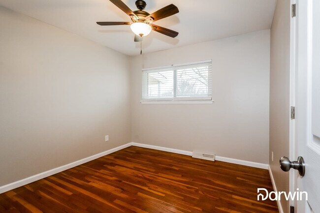 Building Photo - 819 Riderwood Dr