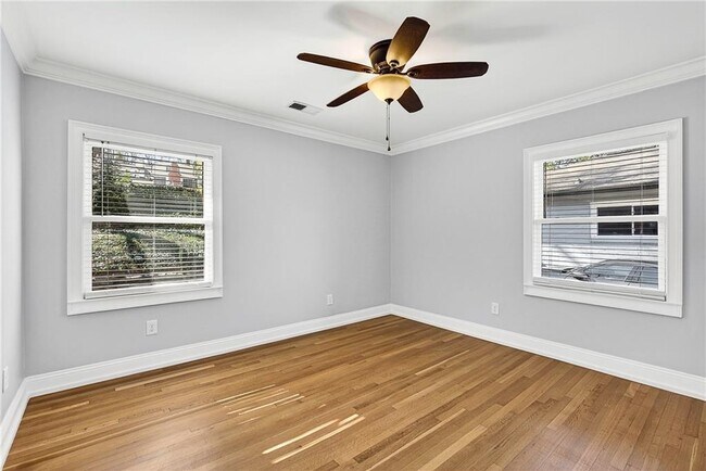 Building Photo - 1319 Chalmette Dr NE