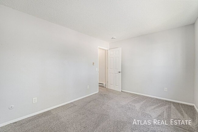 Building Photo - 347 Colony Pl