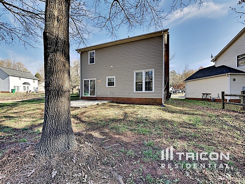 Building Photo - 7504 Axis Ct