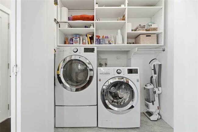 Building Photo - 908 Nueces St