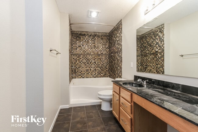 Building Photo - 15499 Border Dr