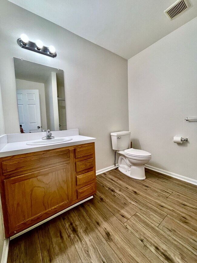 Building Photo - Beautiful, Spacious 3 bed/2 bath House near West Village!