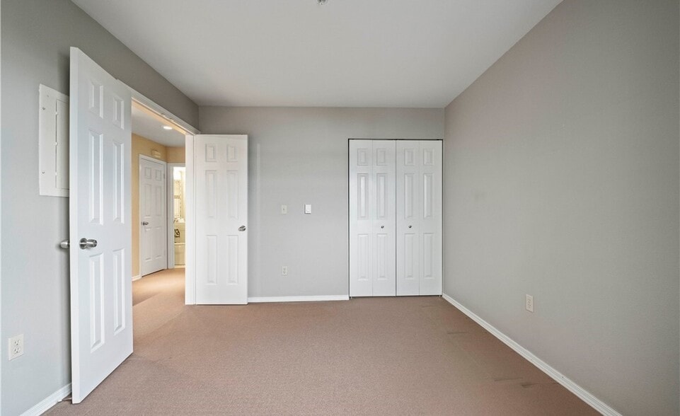 Building Photo - 3028 Western Ave