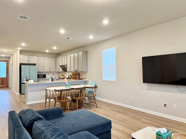 Building Photo - 923 Palo Brea Lp