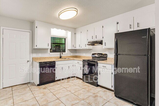 Building Photo - 4173 Ravenwood Dr