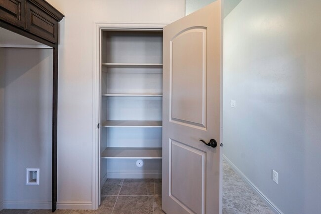 Building Photo - Townhome available in Millcreek Springs with a community pool!