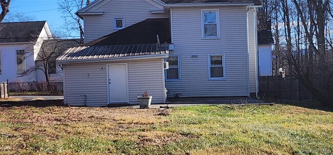 Building Photo - 6 Lower Brook Rd