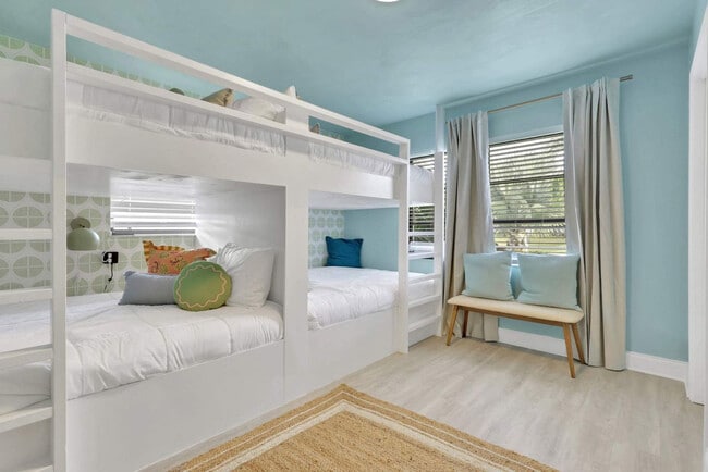 Building Photo - 758 103rd Ave N