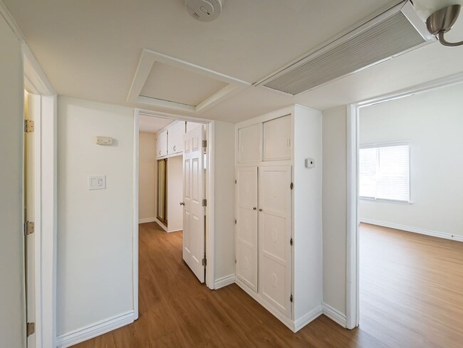 Building Photo - Charming 2-Bedroom Retreat in La Crescenta – Available Now!