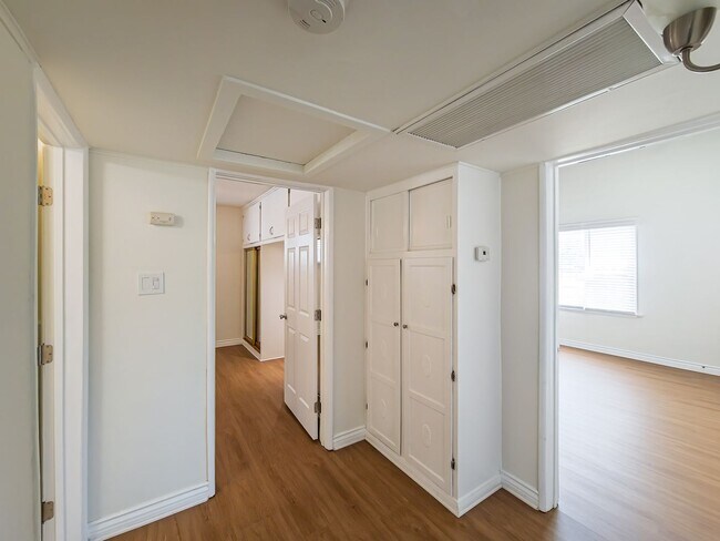 Building Photo - Charming 2-Bedroom Retreat in La Crescenta – Available Now! OPEN HOUSE SATURDAY 6/13 FROM 2:30 PM...