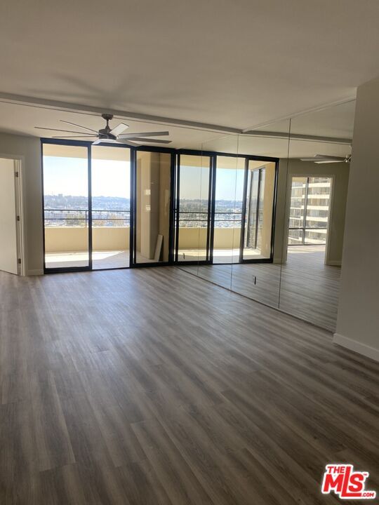 Building Photo - 4314 Marina City Dr