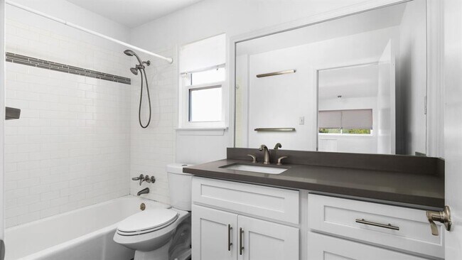 Building Photo - 7002 Crystalbrook Dr