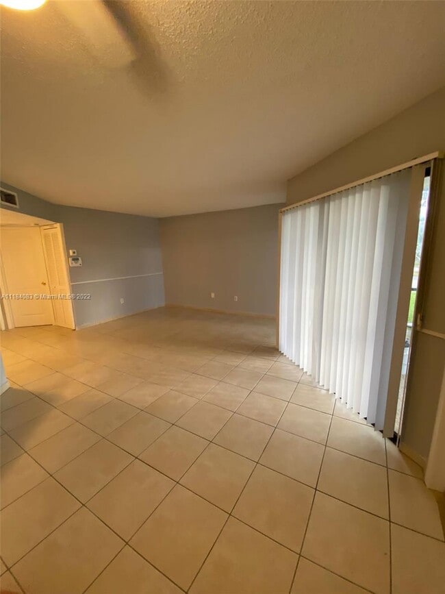 Building Photo - 1042 Adams Ave