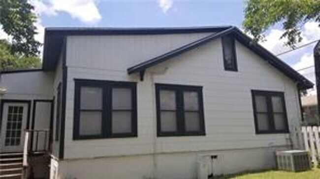 Building Photo - 103 E 34th St