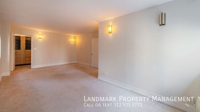 Building Photo - 253 E Delaware Pl