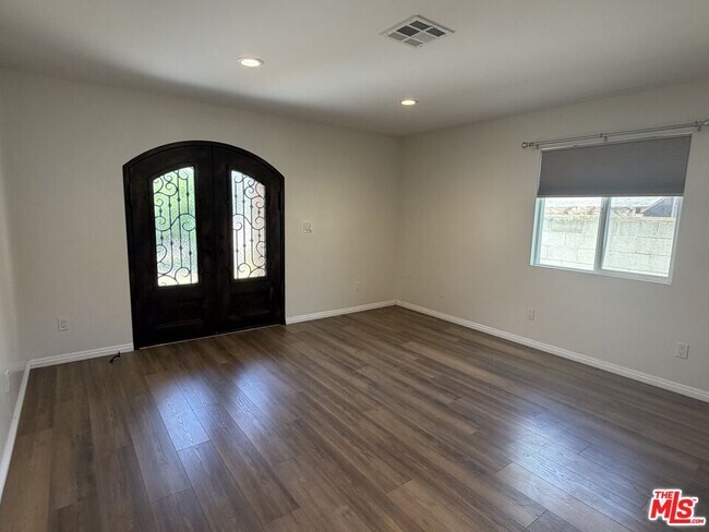 Building Photo - 3543 Sanborn Ave
