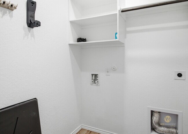 Building Photo - "Spacious 4-Bedroom Sanctuary in San Antonio - 1996 Sq Ft of Comfort and Style!"