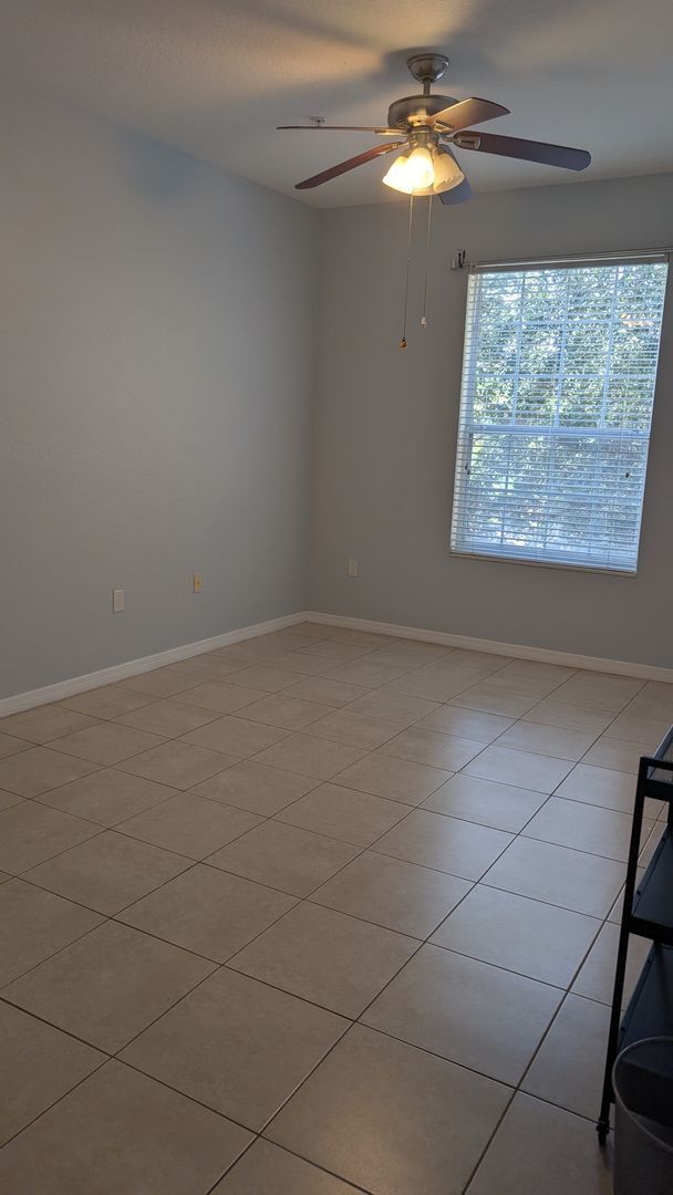 Building Photo - 3 Bedrooms 2 baths Immaculate condominium ...