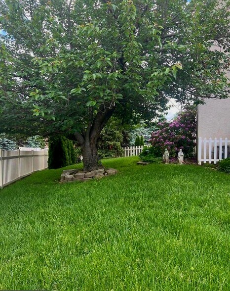 Private fenced in yard - 801 Cambridge Cir