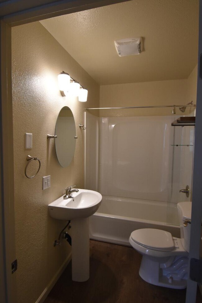 Building Photo - 2515 Wiard St