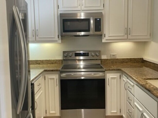 Building Photo - 629 Vía Casitas