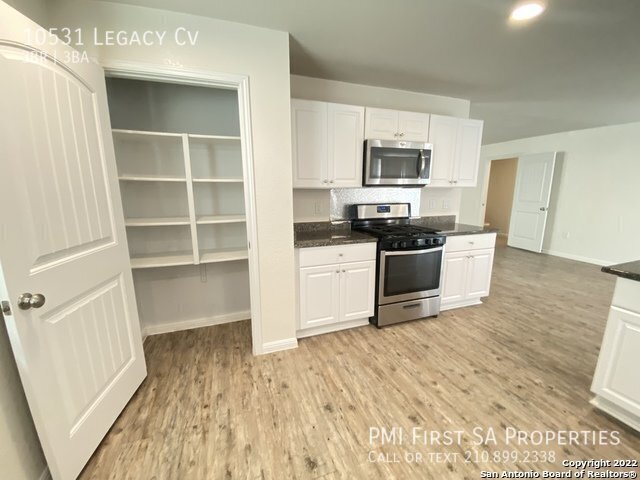 Building Photo - 10531 Legacy Cv