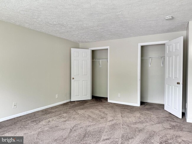 Building Photo - 97 Kenwood Dr