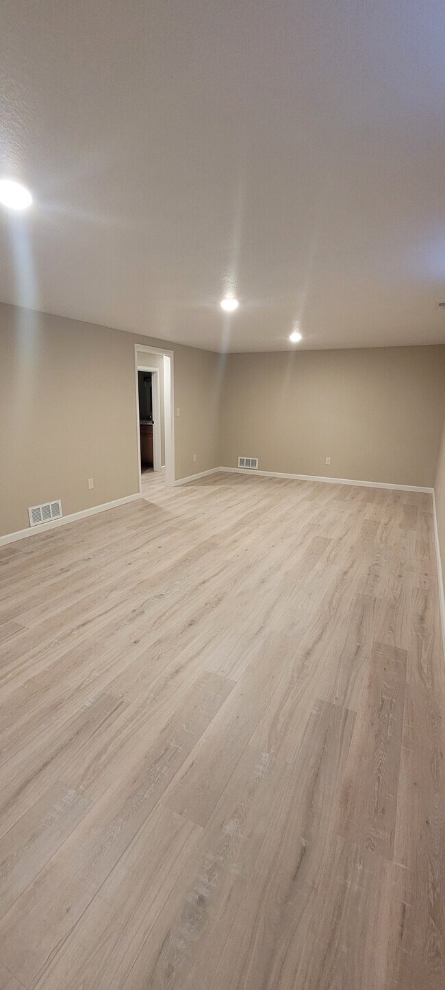Building Photo - 403 28th Ave Ct