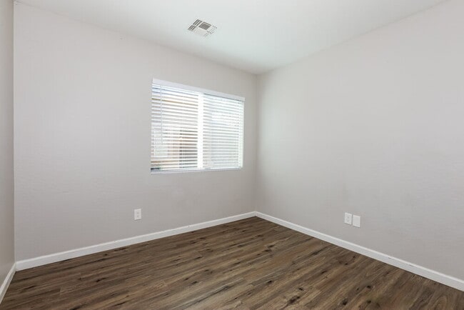 Building Photo - 4665 E Pinto Valley Rd